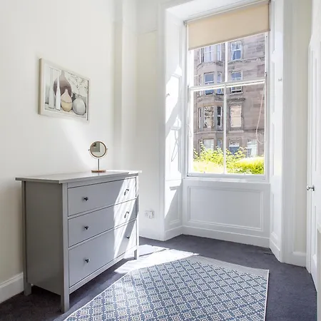 Colonial Victorian Apartment, Fab Central Location Apartment
