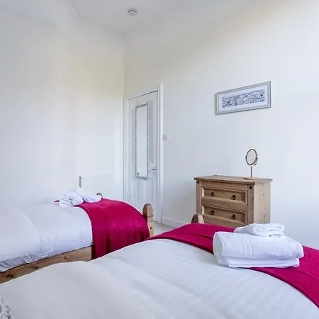 Colonial Victorian Apartment, Fab Central Location Apartment *