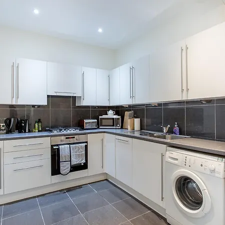Colonial Victorian Apartment, Fab Central Location * Edinburgh