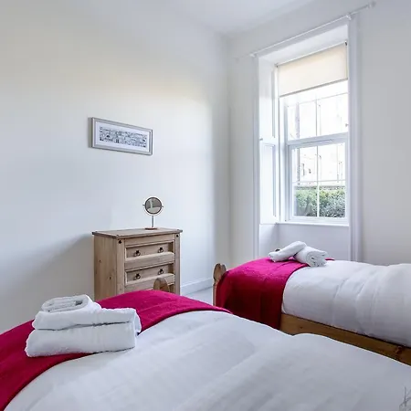 Colonial Victorian Apartment, Fab Central Location Apartment