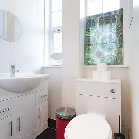 Colonial Victorian Apartment, Fab Central Location Apartment *