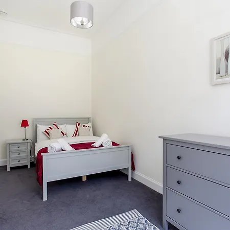 Colonial Victorian Apartment, Fab Central Location Apartment *