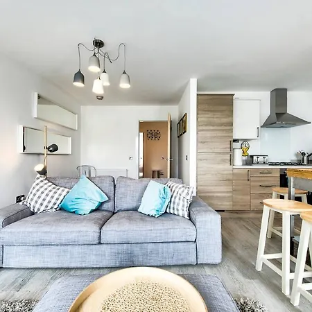 Altido Modern 2bed Apt With Amazing Views *