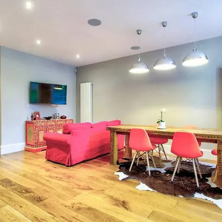 Apartment Huge Modern New Town With Garden *