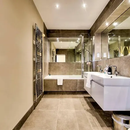 Huge Modern New Town With Garden * Edinburgh