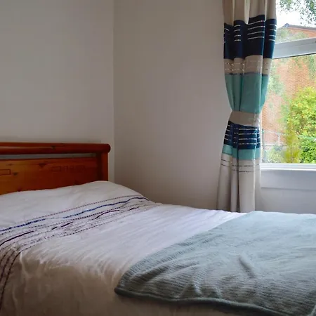 Comfortable 2 Bed In Blackford Apartment