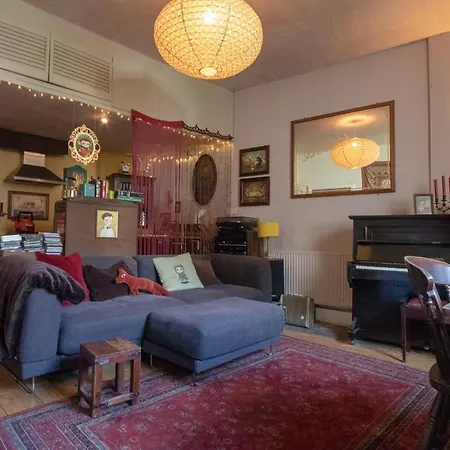 1 Bedroom Flat In The Centre