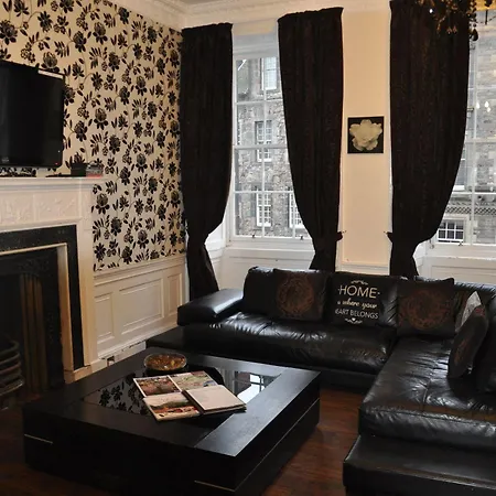 - Royal Mile Apartment *