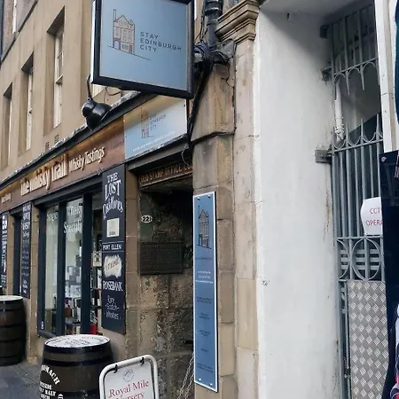 - Royal Mile Apartment