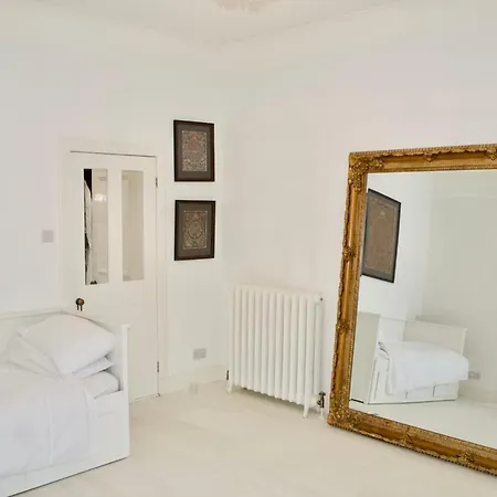 1 Bedroom Flat In West End Edimburgo