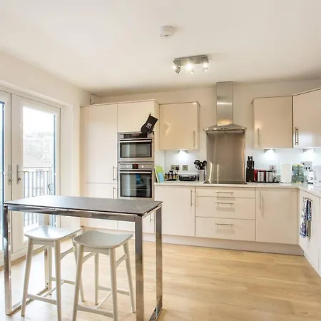 Altido Bright 3 Bed In City Centre - Free Parking & Lift *
