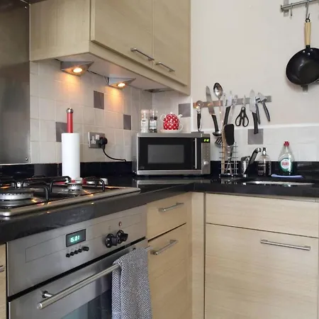 Stylish And Homey 1 Bedroom In Vibrant Tollcross Apartment