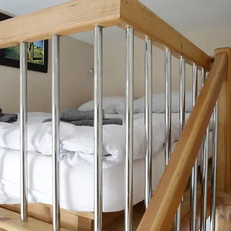 Stylish And Homey 1 Bedroom In Vibrant Tollcross Apartment