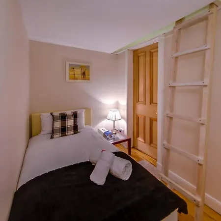 Joivy Spacious Next To The Meadows Edimburgo