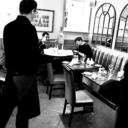 The Parliament House מלון 3*