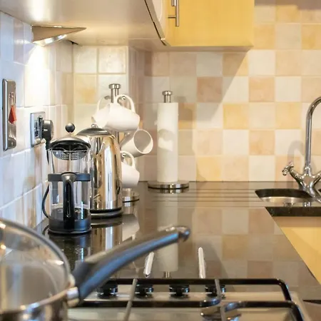 Apartment Beautifully Renovated -central Edinburgh