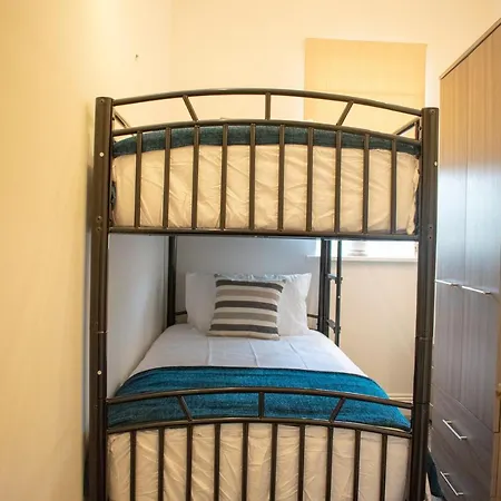 Apartment Beautifully Renovated -central *
