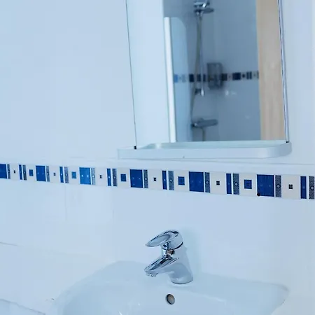 Appartement On Drybrough Crescent 3/6 *