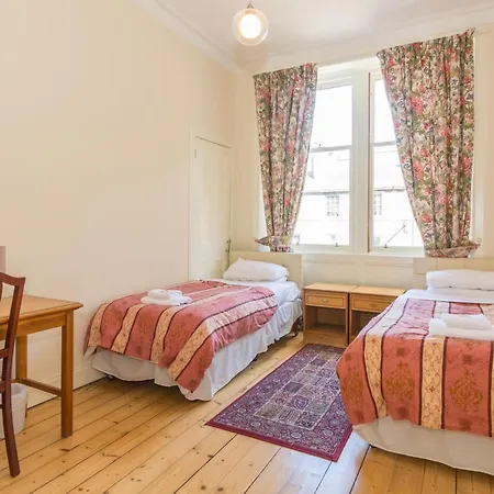 Menzies * אדינבורו