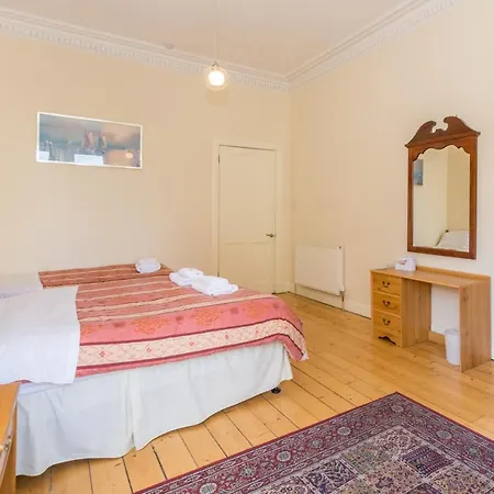 Menzies * אדינבורו