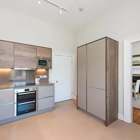 The New Town Idyll @ Dublin Street Apartment *