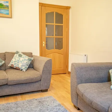 2 Bedroom Near Portobello Beach Apartment *