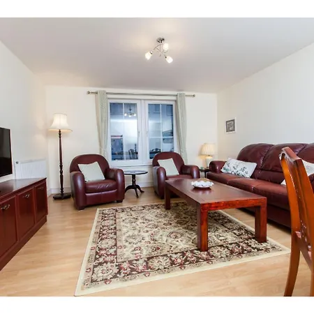 Spacious, Central Apartamento