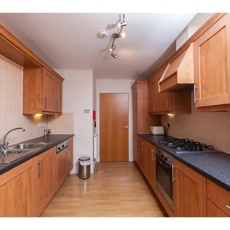 Spacious, Central Apartamento