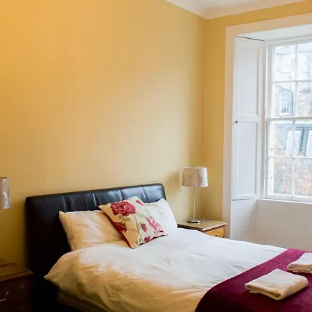 Spacious 4 Bedroom New Town Appartement Edinburgh