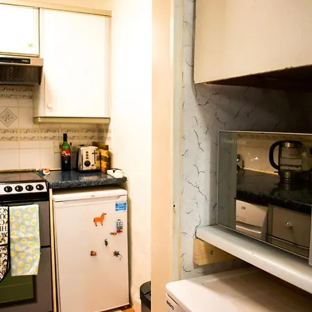 Bright And Cosy Near Haymarket Apartment