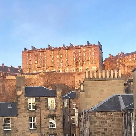 Joivy Classic With Castle Views In Old Town Apartment Edinburgh