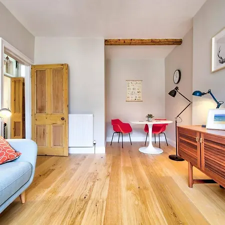 Altido Cool St Stephen Street - Prime New Town Location *
