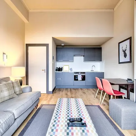 Stylish City Centre Apt W Castle View & Lift Edimburgo