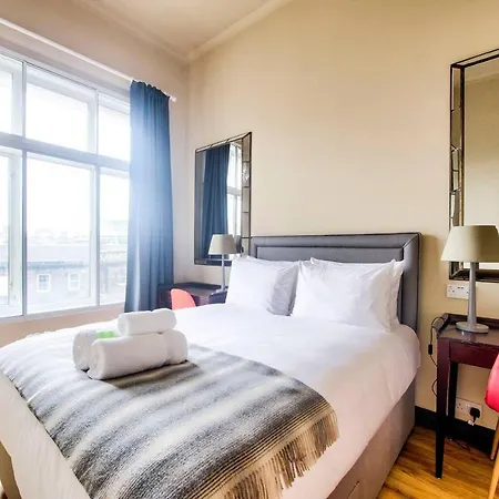 Stylish City Centre Apt W Castle View & Lift Appartamento *