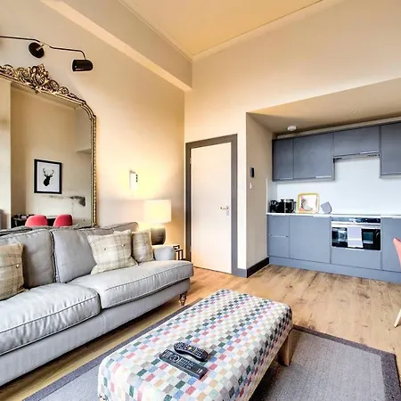 Stylish City Centre Apt W Castle View & Lift Appartamento *