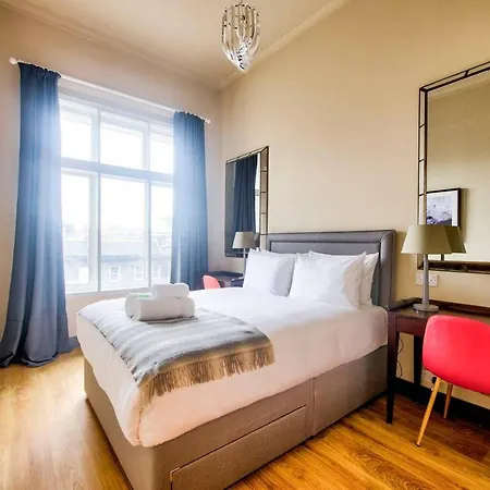 Stylish City Centre Apt W Castle View & Lift Appartamento Edimburgo