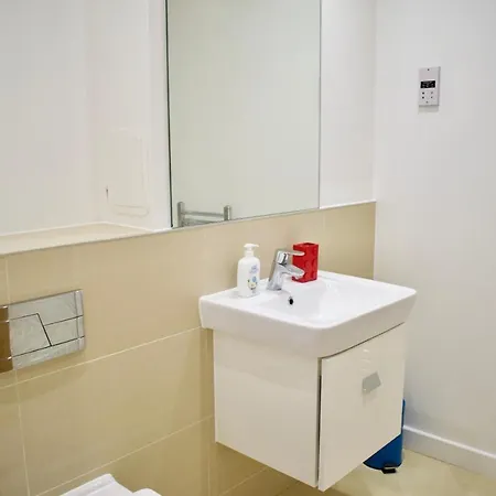 Apartment 2 Bedroom In *