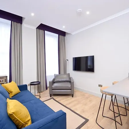 Destiny Scotland Charlotte Square אדינבורו