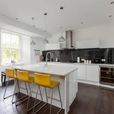 Luxury 5bd Townhouse W Private Garden&cinema Casa de Férias