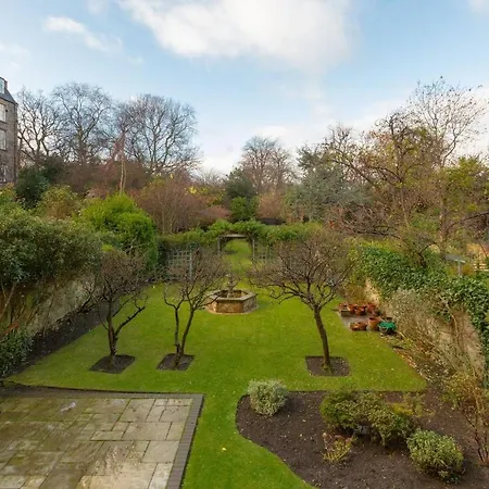 Luxury 5bd Townhouse W Private Garden&cinema Casa de Férias