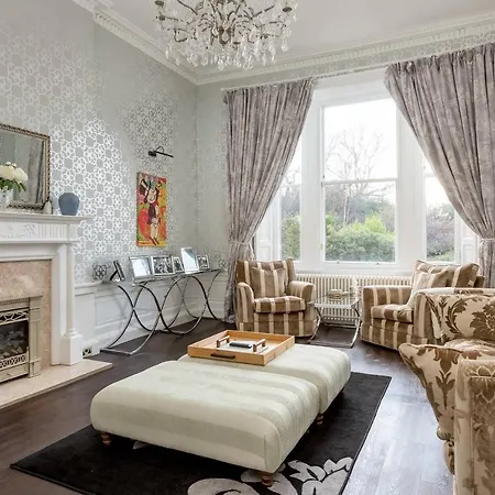Luxury 5bd Townhouse W Private Garden&cinema Casa de Férias