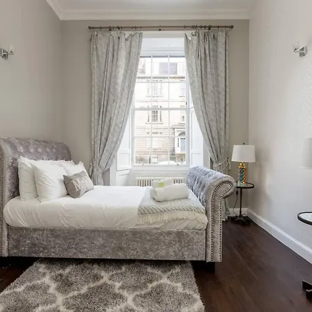 Luxury 5bd Townhouse W Private Garden&cinema