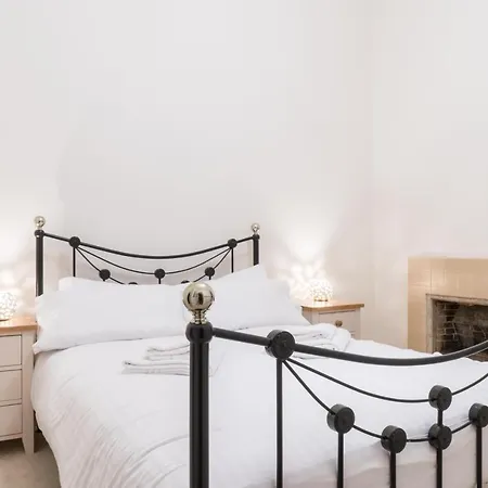 דירה Beautifully Kept Top-floor Flat In Morningside אדינבורו