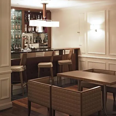 Grosvenor 4*