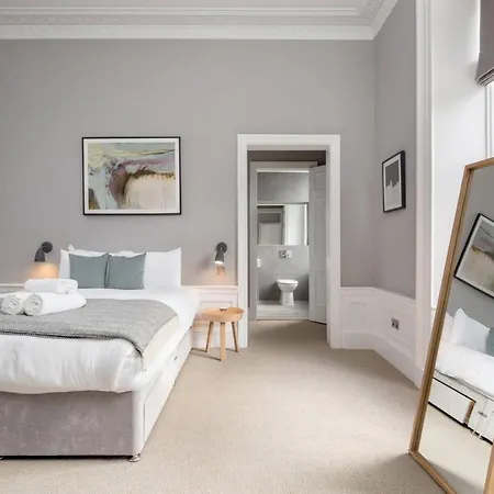 Joivy Spacious Close To Princes Street Apartmán *