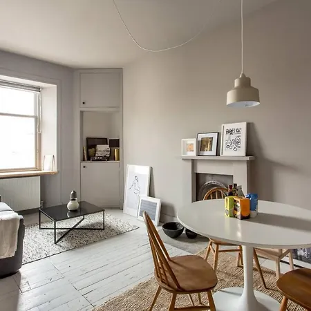 5* Bohemian Gem On The Royal Mile