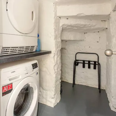 Joivy Spacious Flat With Garden In Centre 아파트