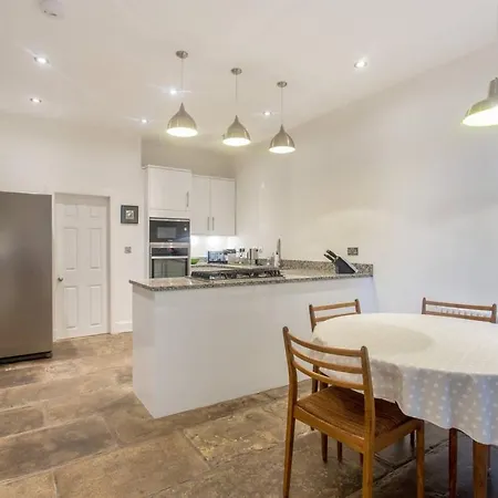 Joivy Spacious Flat With Garden In Centre 아파트 *