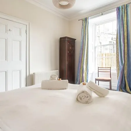 아파트 Joivy Spacious Flat With Garden In Centre