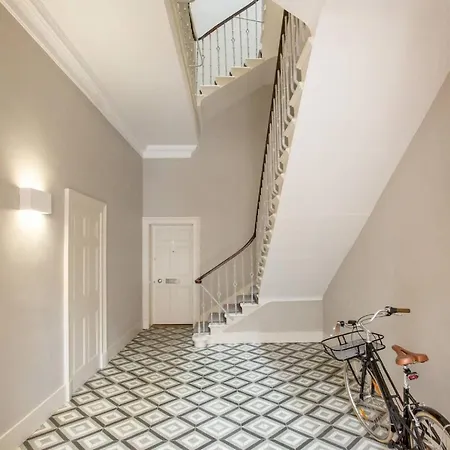 Apartment Altido Quiet Centre Spacious *